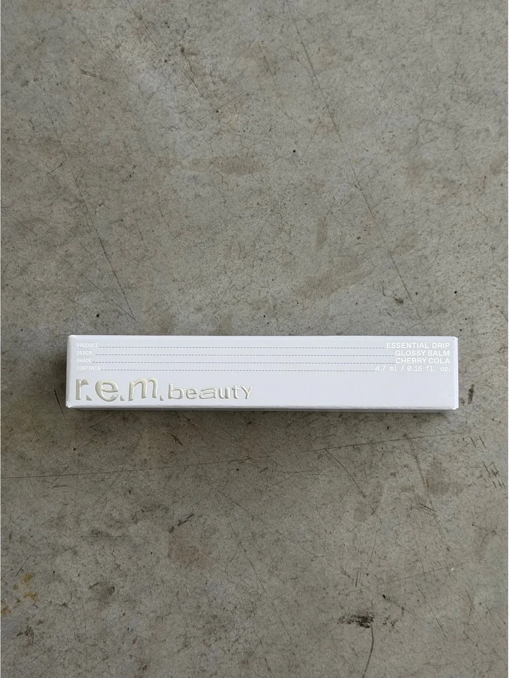 r.e.m. beauty / Essential Drip Glossy Balm / Cherry Cola